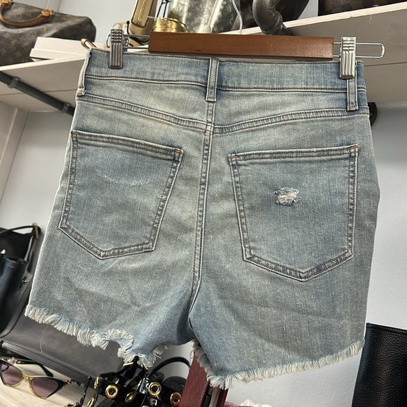 SNEAK PEEK DISTRESSED DENIM SHORTS Size Medium - Picture 4 of 4